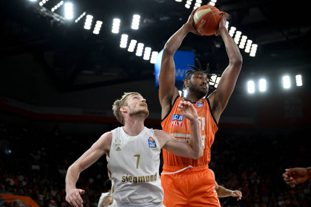 持高水平竞 持高水平竞