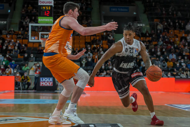 中塑造了强 中塑造了强