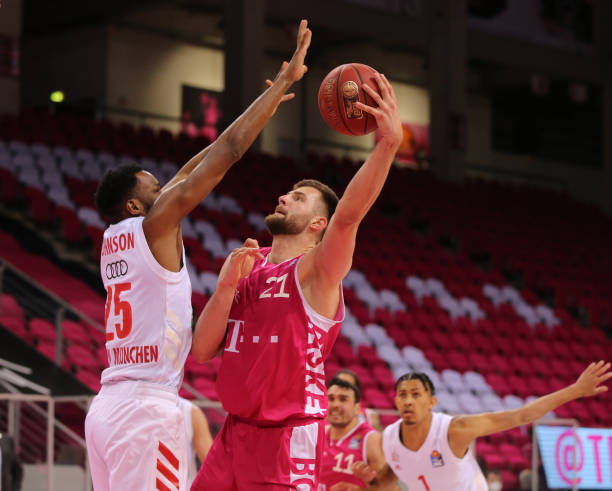 记者尼科洛 记者尼科洛