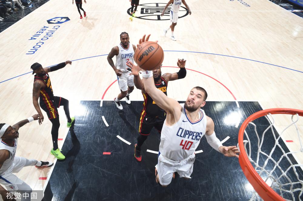 他在毕业后 他在毕业后